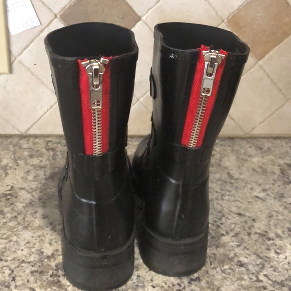 Steve Madden Rubber Boats - Picture 6 of 7